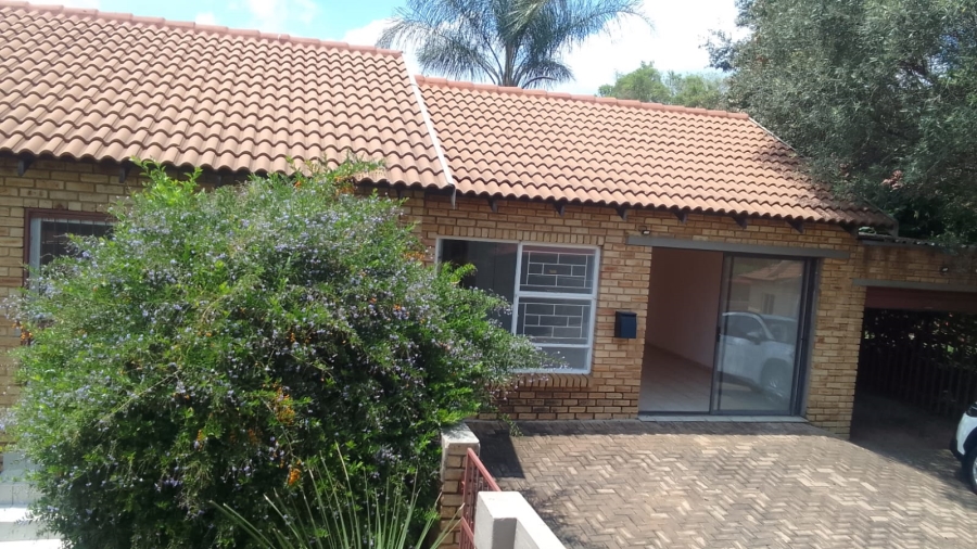 3 Bedroom Property for Sale in Honeydew Manor Gauteng