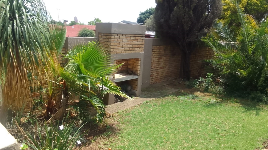 3 Bedroom Property for Sale in Honeydew Manor Gauteng