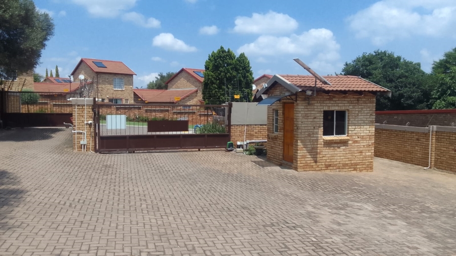 3 Bedroom Property for Sale in Honeydew Manor Gauteng