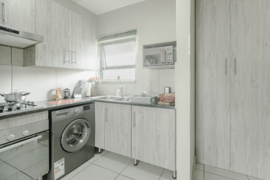 1 Bedroom Property for Sale in Glen Austin Gauteng