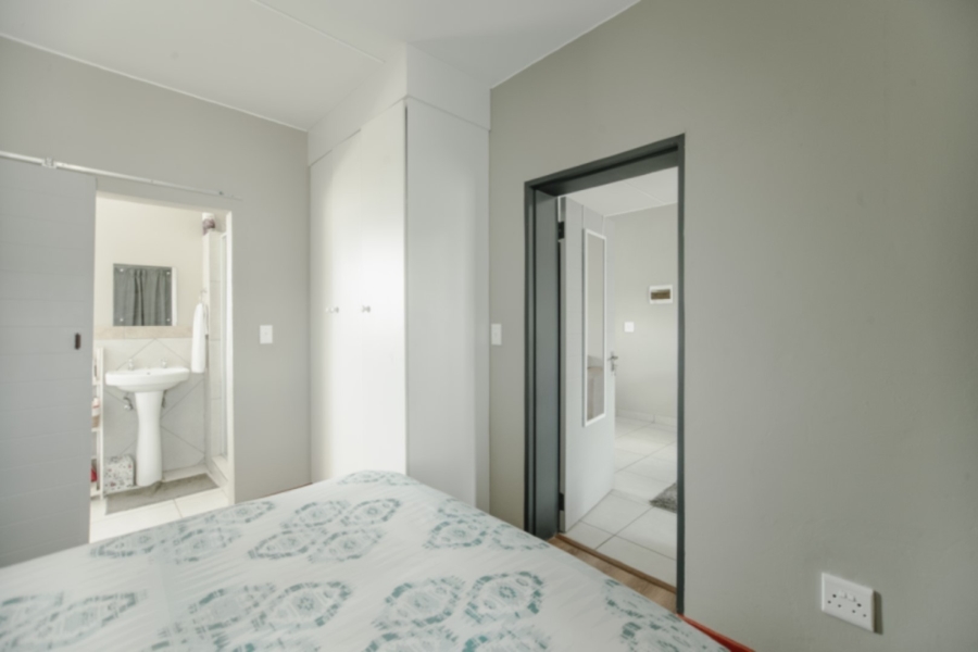 1 Bedroom Property for Sale in Glen Austin Gauteng