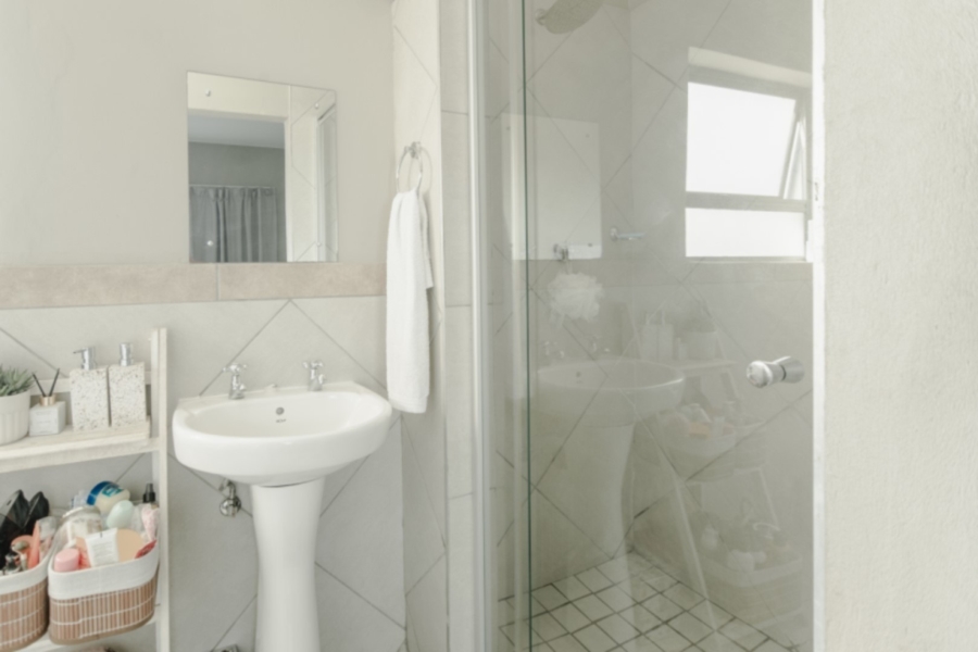 1 Bedroom Property for Sale in Glen Austin Gauteng