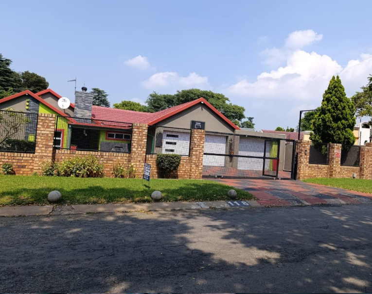 4 Bedroom Property for Sale in Brackendowns Gauteng