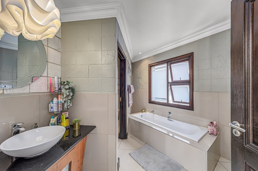 6 Bedroom Property for Sale in Dainfern Golf Estate Gauteng