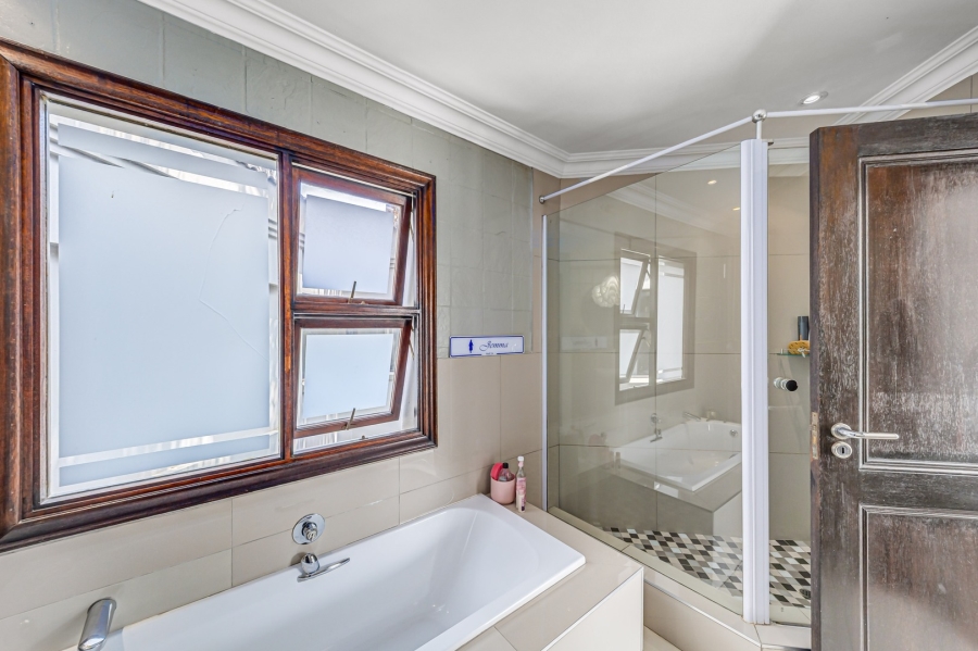 6 Bedroom Property for Sale in Dainfern Golf Estate Gauteng