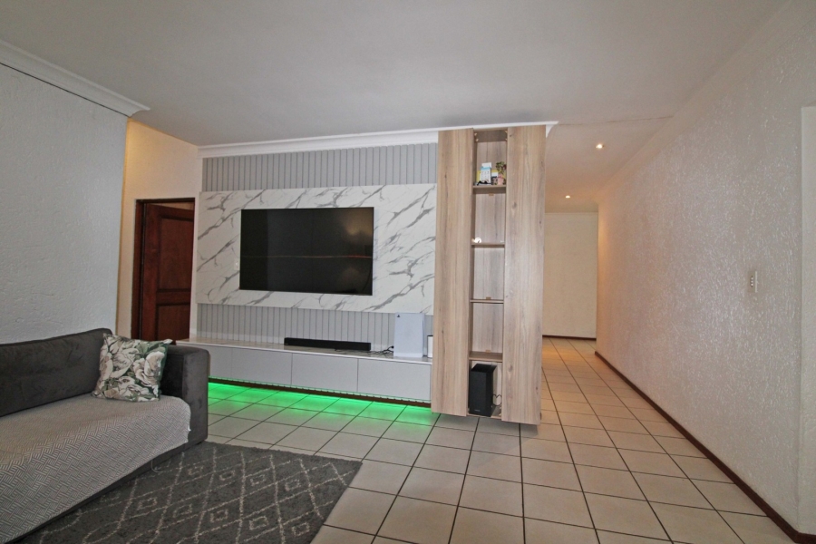 4 Bedroom Property for Sale in Vandia Grove Gauteng