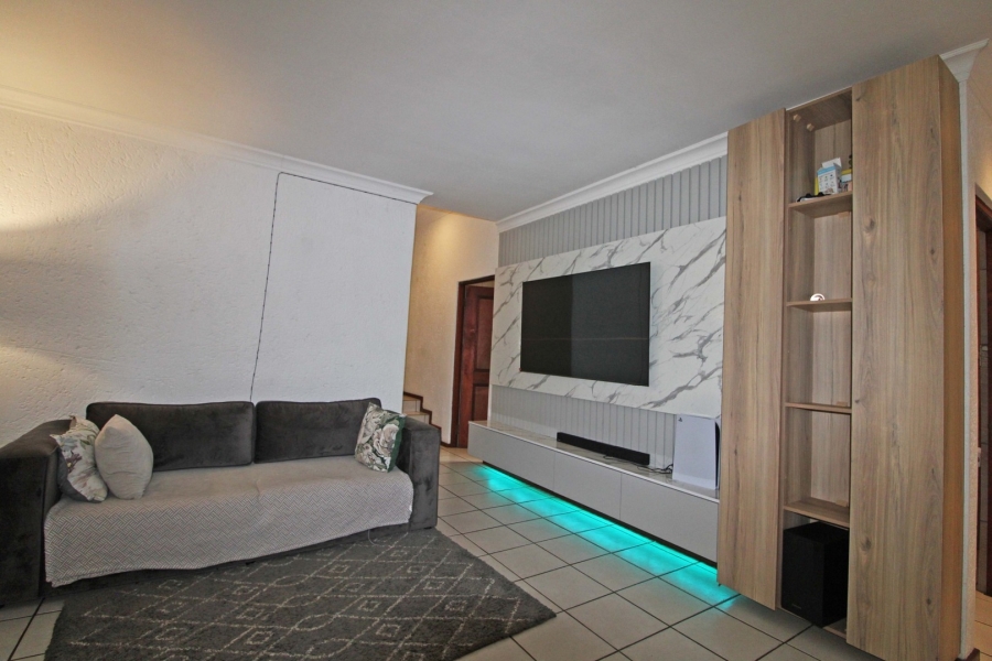 4 Bedroom Property for Sale in Vandia Grove Gauteng