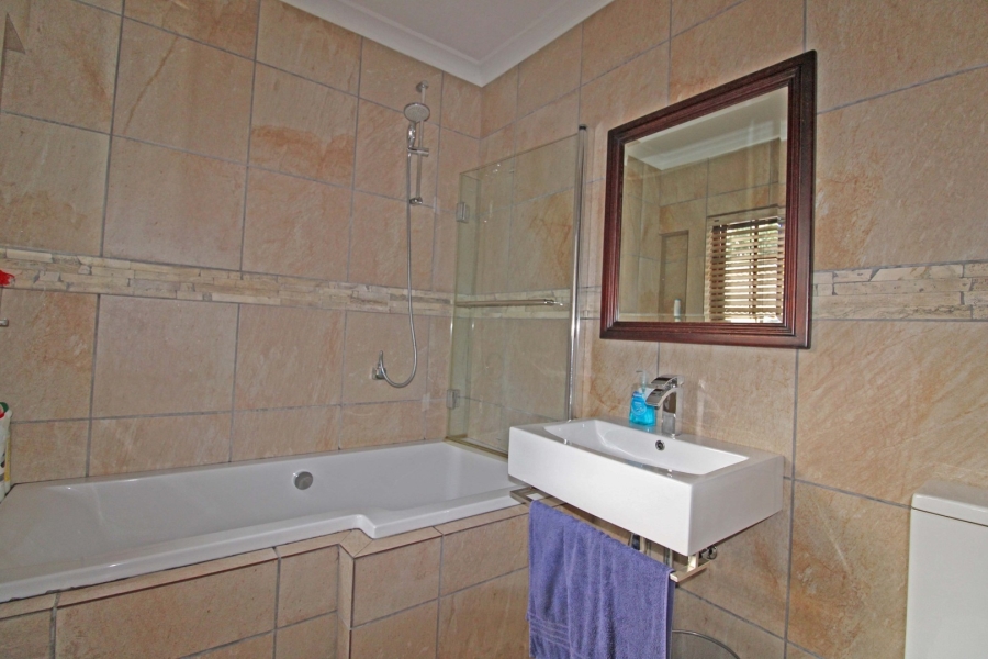 4 Bedroom Property for Sale in Vandia Grove Gauteng