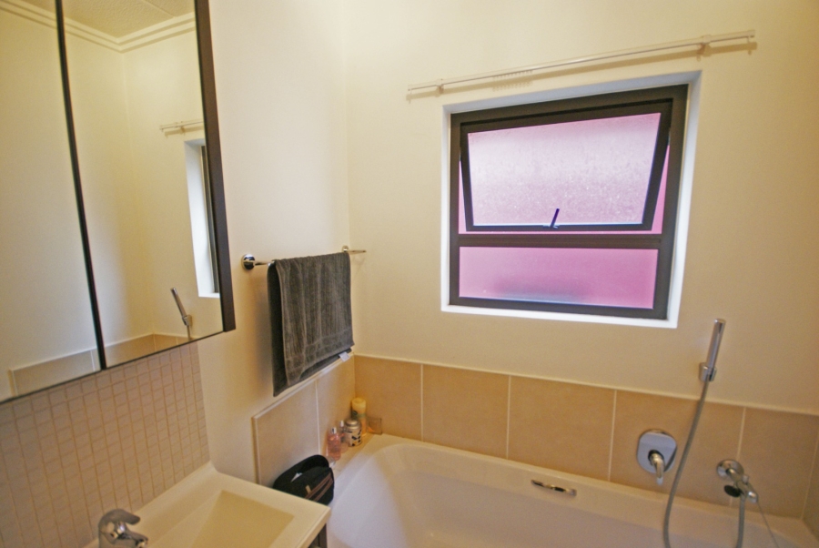 To Let 2 Bedroom Property for Rent in Bryanston Gauteng