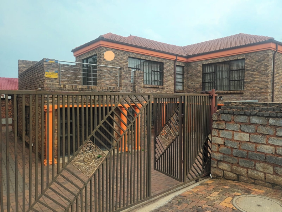 4 Bedroom Property for Sale in Philip Nel Park Gauteng