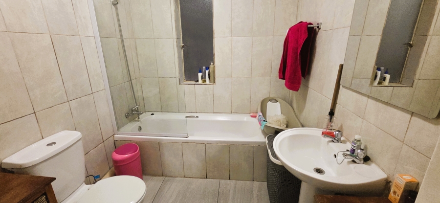 1 Bedroom Property for Sale in Wapadrand Gauteng