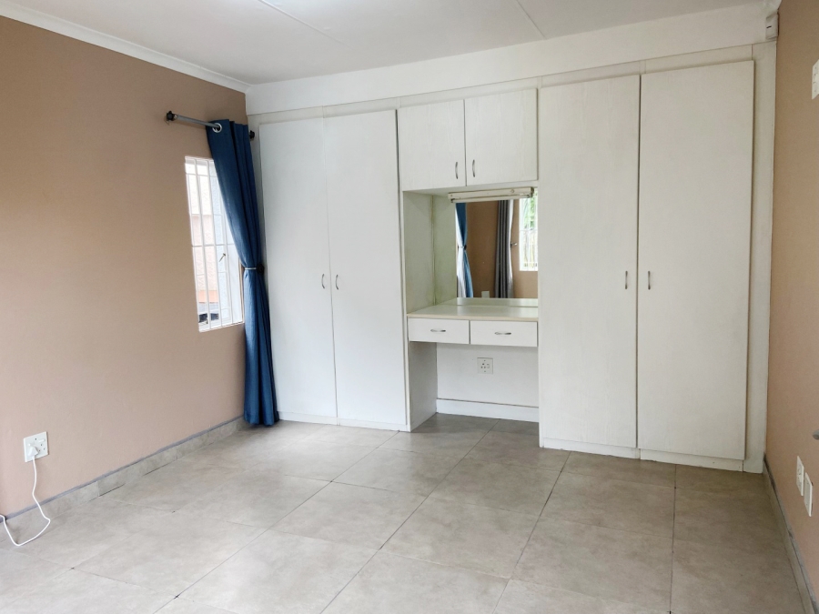 1 Bedroom Property for Sale in Victory Park Gauteng