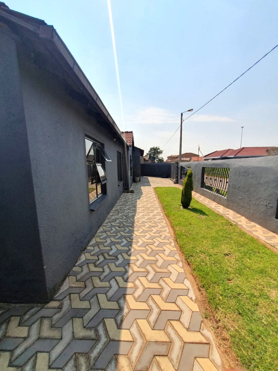 3 Bedroom Property for Sale in Vosloorus Ext 6 Gauteng