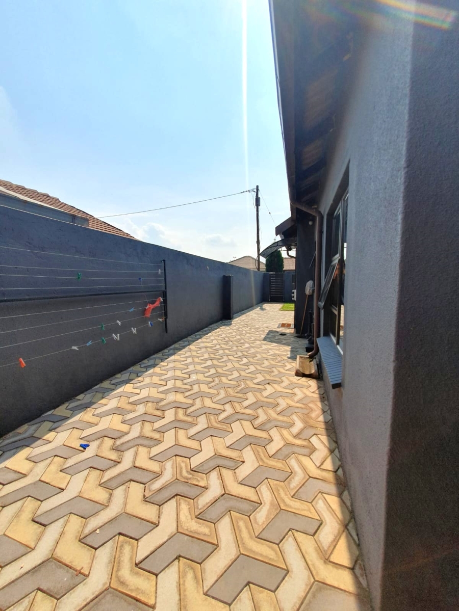 3 Bedroom Property for Sale in Vosloorus Ext 6 Gauteng