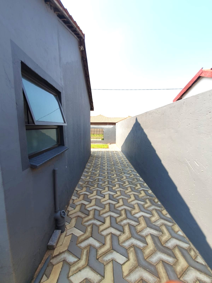 3 Bedroom Property for Sale in Vosloorus Ext 6 Gauteng