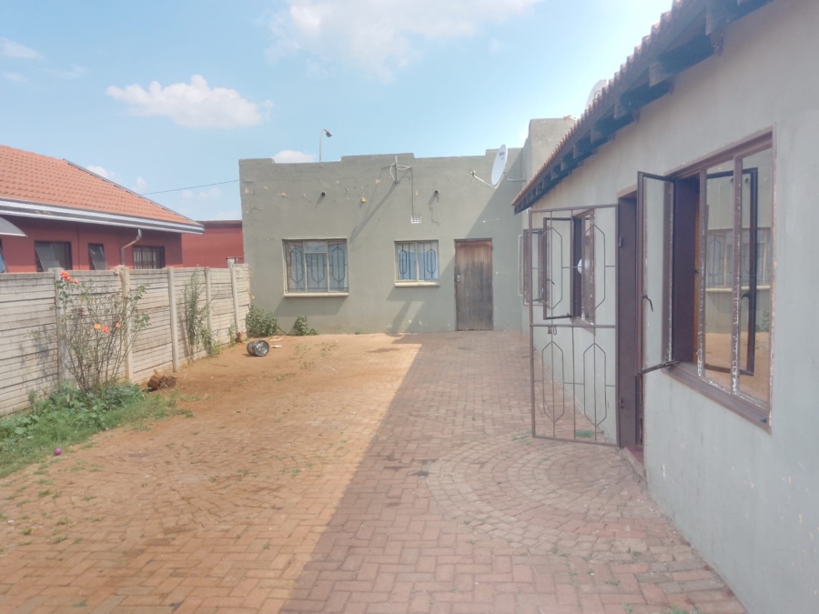 5 Bedroom Property for Sale in Villa Liza Gauteng