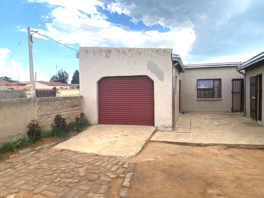 6 Bedroom Property for Sale in Palm Ridge Gauteng