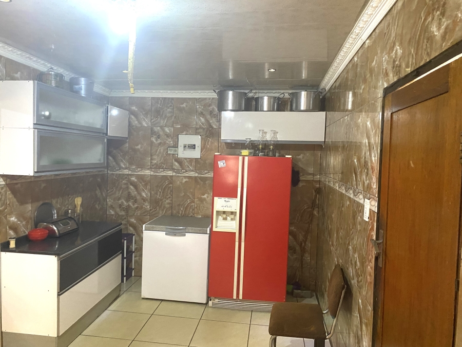 6 Bedroom Property for Sale in Palm Ridge Gauteng
