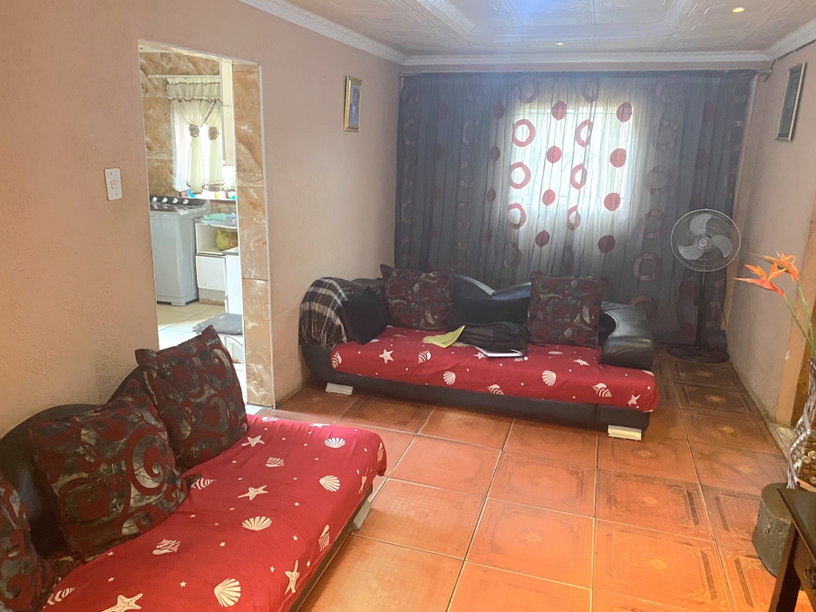 6 Bedroom Property for Sale in Palm Ridge Gauteng