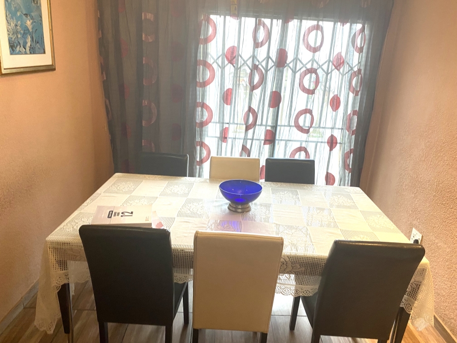 6 Bedroom Property for Sale in Palm Ridge Gauteng