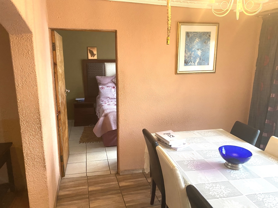 6 Bedroom Property for Sale in Palm Ridge Gauteng