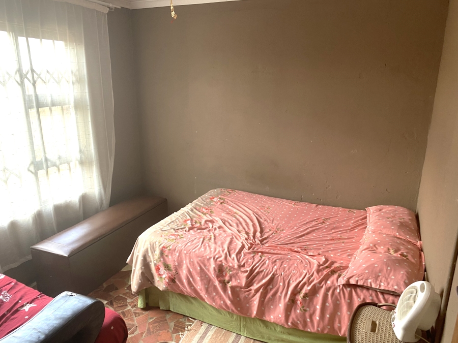 6 Bedroom Property for Sale in Palm Ridge Gauteng