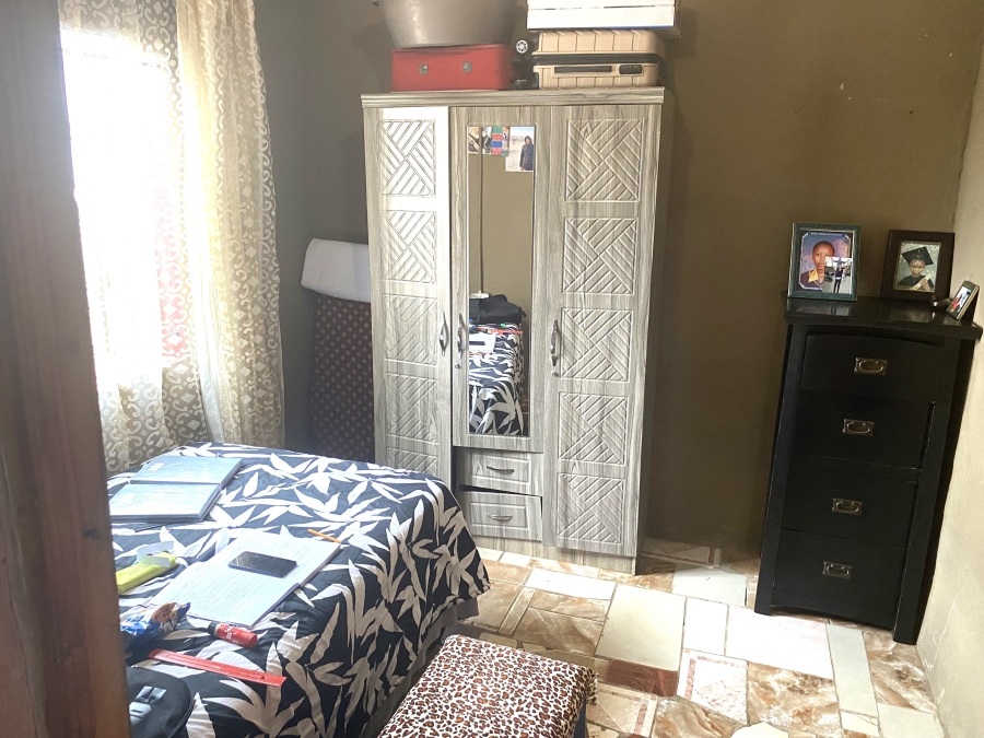 6 Bedroom Property for Sale in Palm Ridge Gauteng