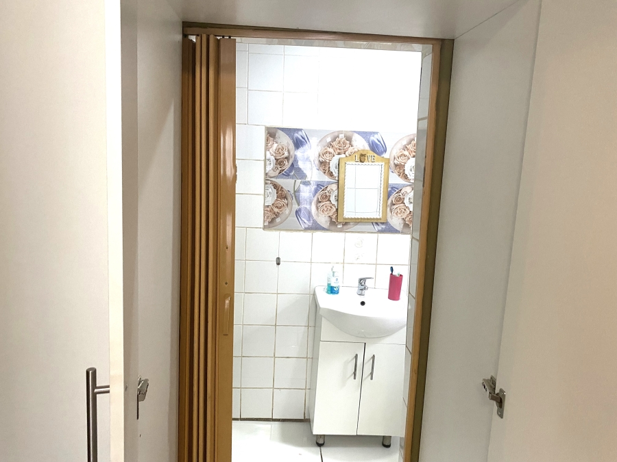 6 Bedroom Property for Sale in Palm Ridge Gauteng