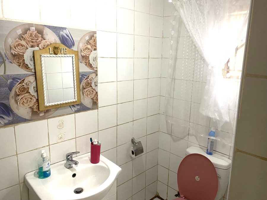 6 Bedroom Property for Sale in Palm Ridge Gauteng