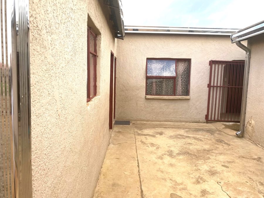 6 Bedroom Property for Sale in Palm Ridge Gauteng