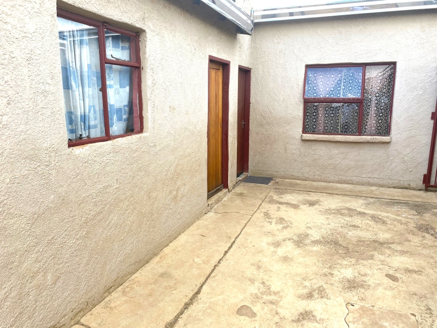 6 Bedroom Property for Sale in Palm Ridge Gauteng