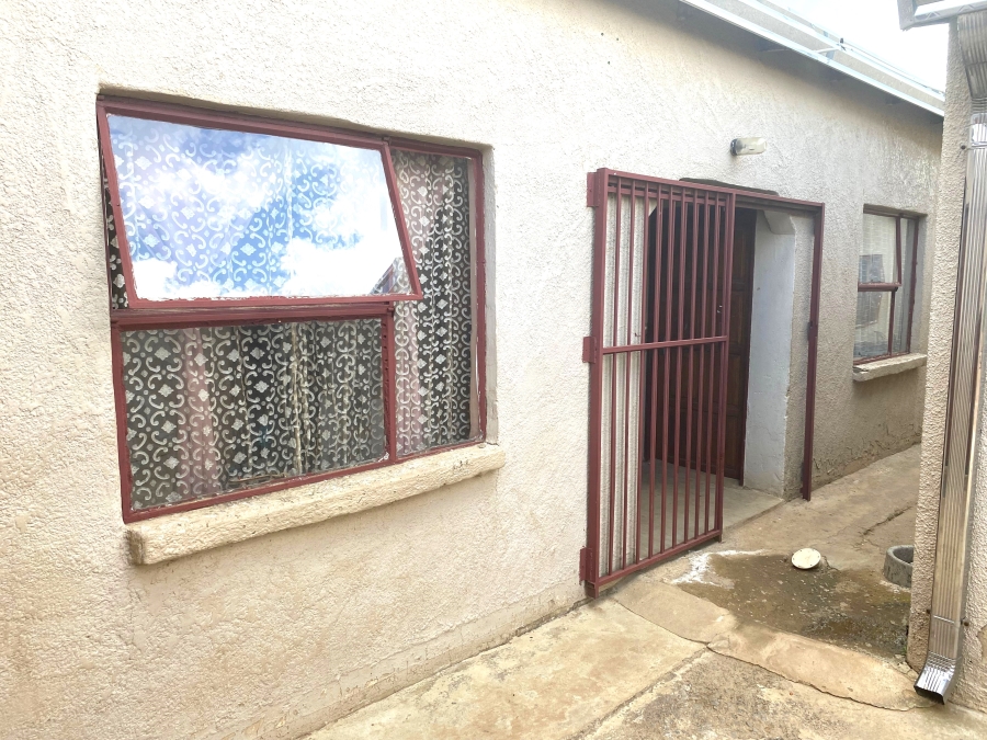 6 Bedroom Property for Sale in Palm Ridge Gauteng