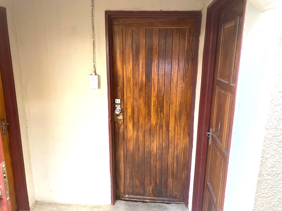 6 Bedroom Property for Sale in Palm Ridge Gauteng