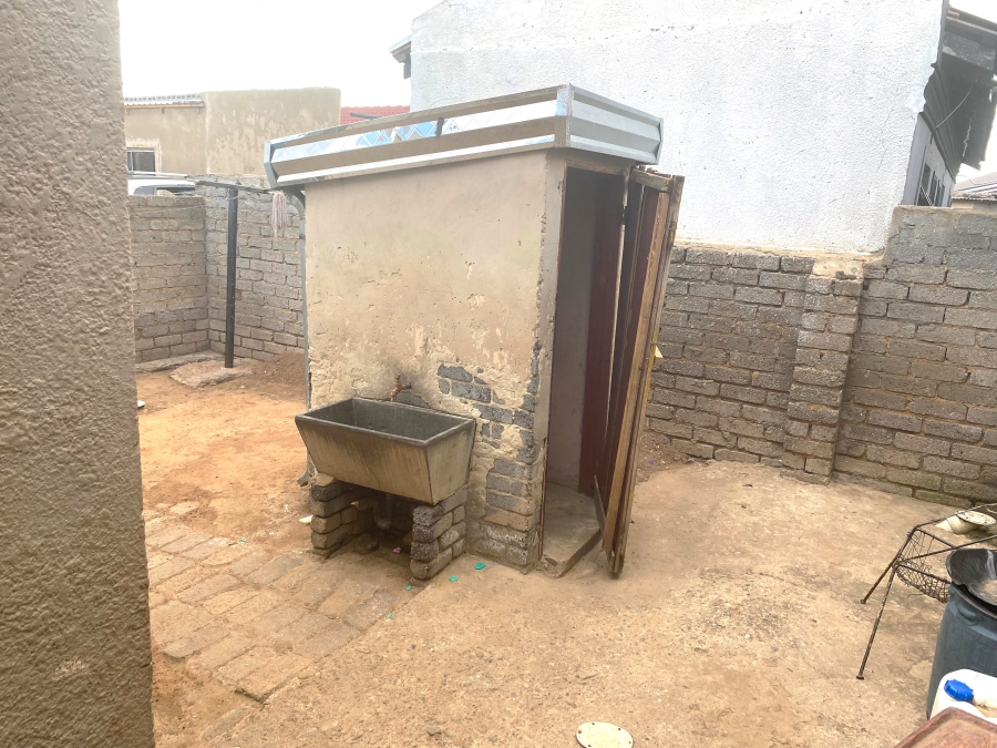 6 Bedroom Property for Sale in Palm Ridge Gauteng