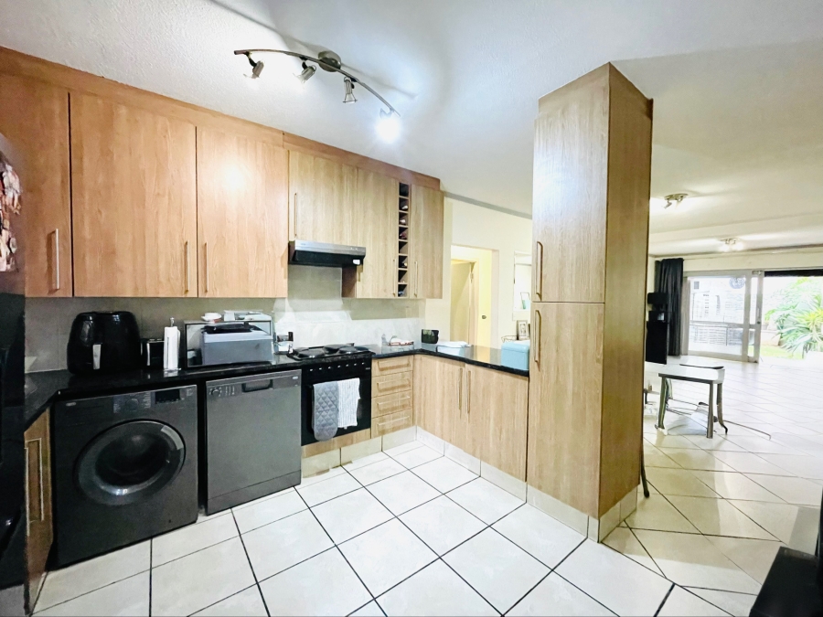 To Let 2 Bedroom Property for Rent in Bryanston Gauteng