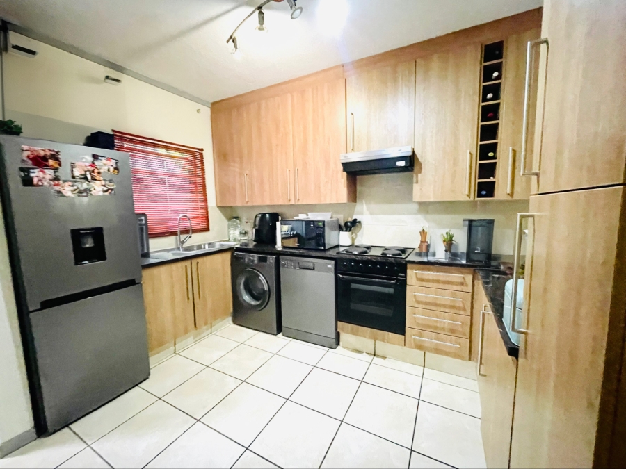 To Let 2 Bedroom Property for Rent in Bryanston Gauteng