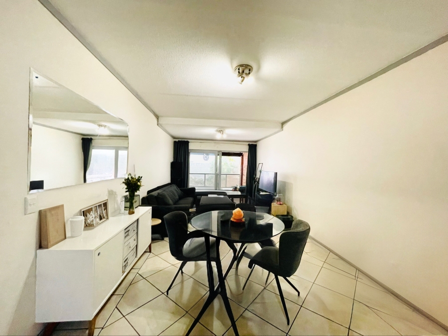 To Let 2 Bedroom Property for Rent in Bryanston Gauteng