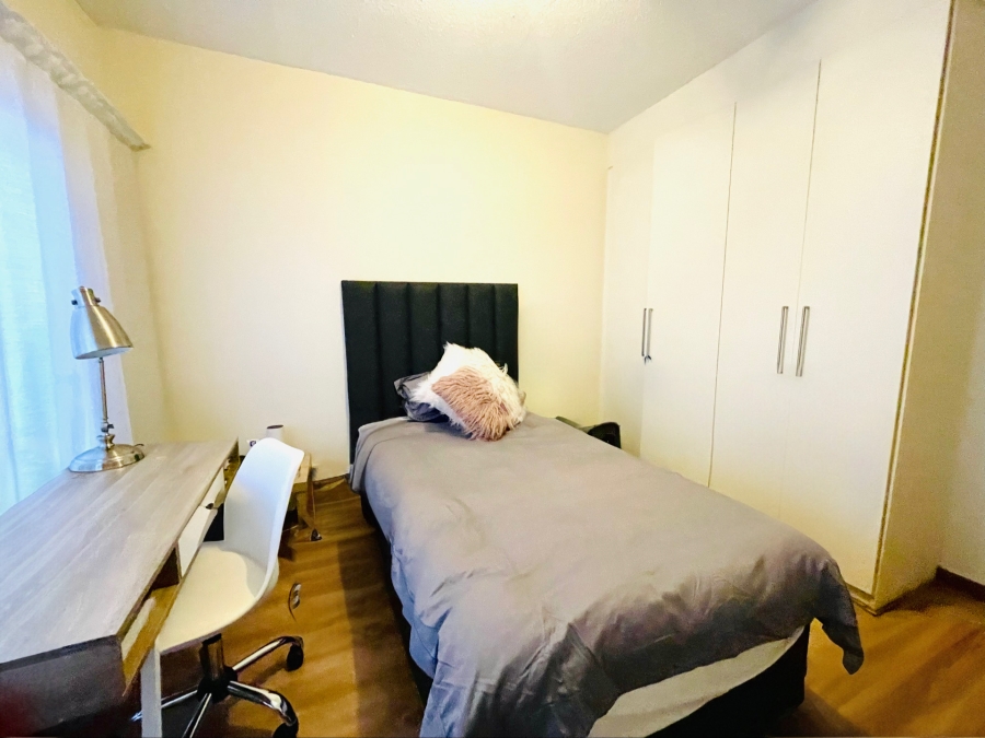 To Let 2 Bedroom Property for Rent in Bryanston Gauteng