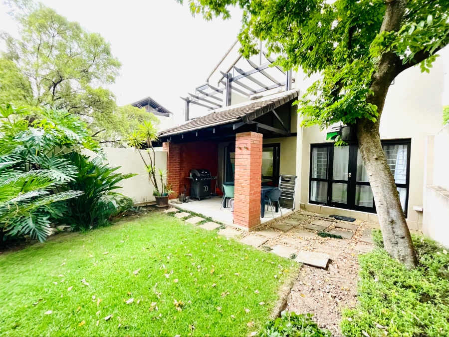 To Let 2 Bedroom Property for Rent in Bryanston Gauteng