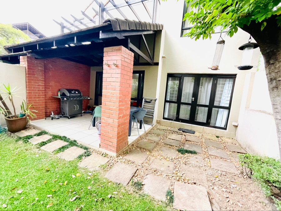 To Let 2 Bedroom Property for Rent in Bryanston Gauteng
