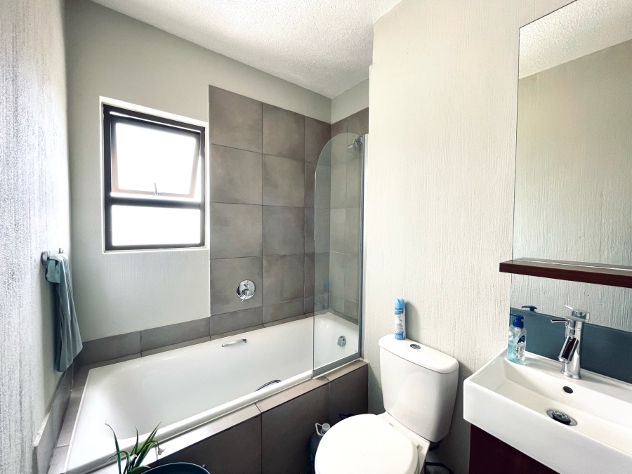 To Let 2 Bedroom Property for Rent in Fourways Gauteng