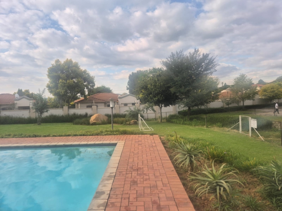 To Let 2 Bedroom Property for Rent in Paulshof Gauteng