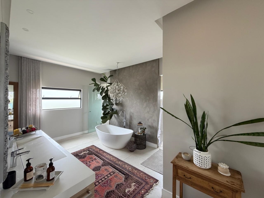 5 Bedroom Property for Sale in Midstream Estate Gauteng