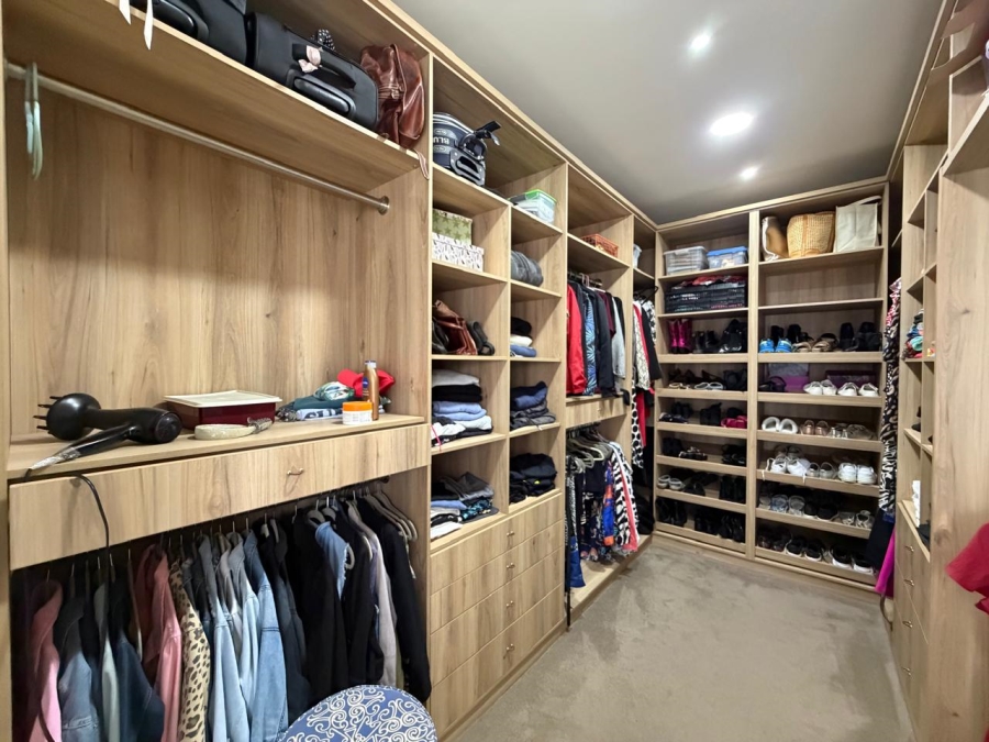 5 Bedroom Property for Sale in Midstream Estate Gauteng