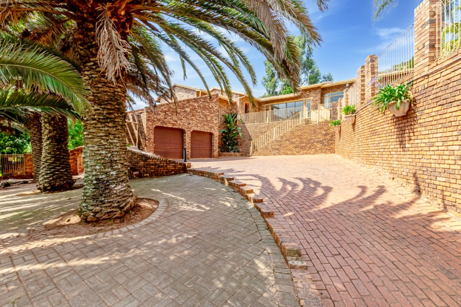 4 Bedroom Property for Sale in Helderkruin Gauteng