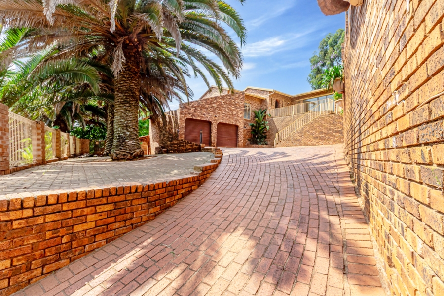 4 Bedroom Property for Sale in Helderkruin Gauteng