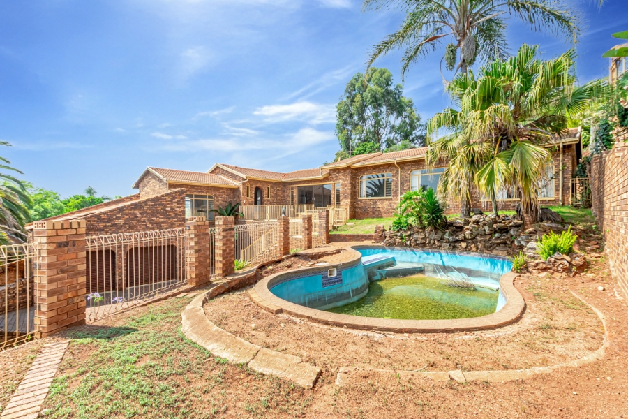 4 Bedroom Property for Sale in Helderkruin Gauteng