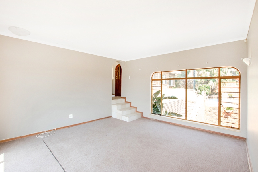 4 Bedroom Property for Sale in Helderkruin Gauteng