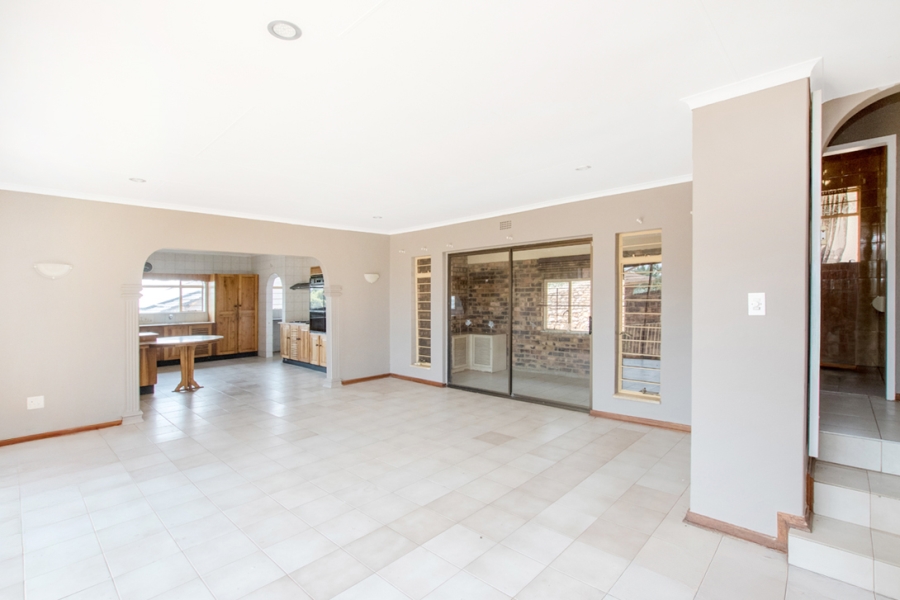 4 Bedroom Property for Sale in Helderkruin Gauteng