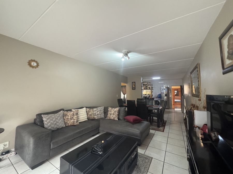 2 Bedroom Property for Sale in New Redruth Gauteng